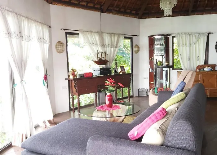 1-Bed And Living Room Set Treehouse Living Homestay Gjestgiverier Camotes-øyene